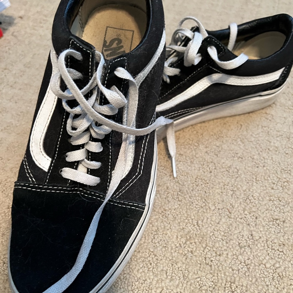 Women’s size 10 Old Skool vans